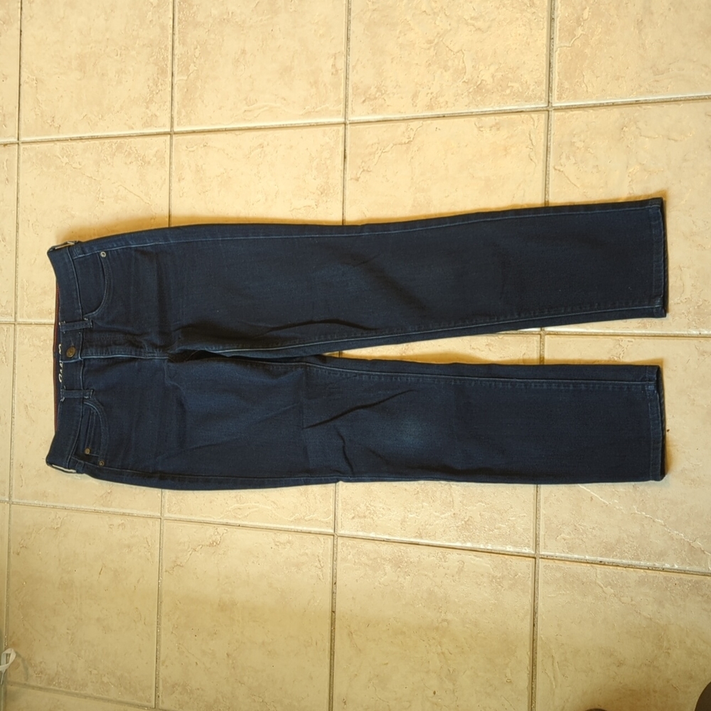 Women's size 4 Eddie Bauer slightly curvy high rise slim straight jeans